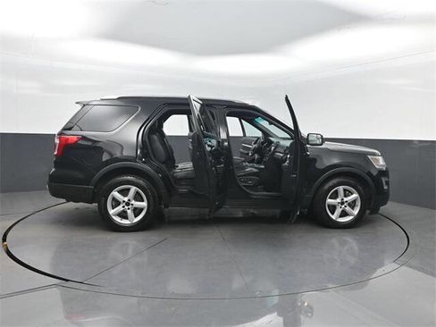 Used 2016 Ford Explorer XLT w/ Equipment Group 202A image 38