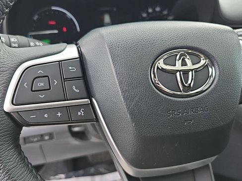 Used 2023 Toyota Sienna XLE image 20