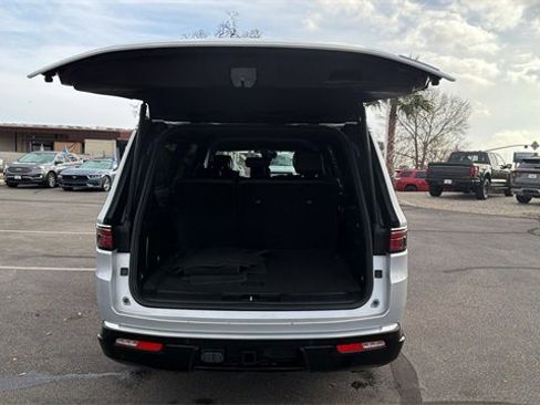 Used 2024 Jeep Wagoneer L Series II w/ Flexible Seating Group image 13