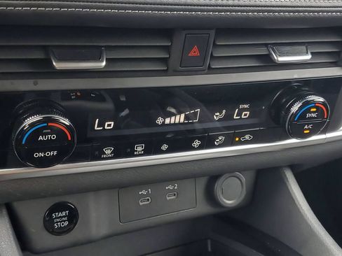 Used 2025 Nissan Rogue SV FWD image 22
