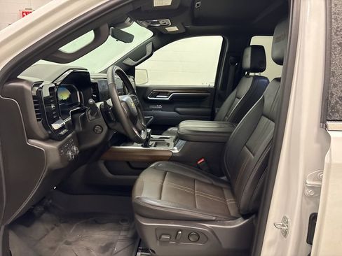 Used 2024 Chevrolet Silverado 1500 High Country w/ High Country Premium Package image 11