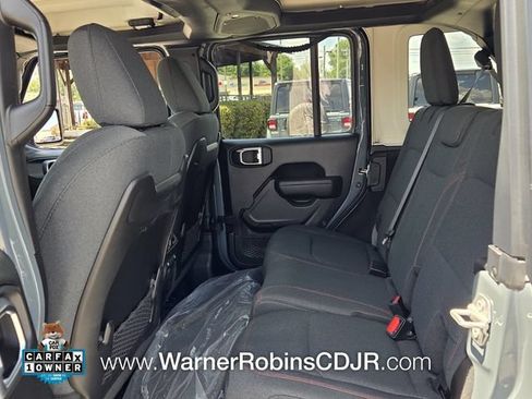 Used 2024 Jeep Wrangler Unlimited Rubicon w/ Convenience Group AWD/4WD image 6