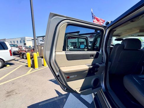 Used 2004 HUMMER H2 w/ Preferred Equipment Group AWD/4WD image 20