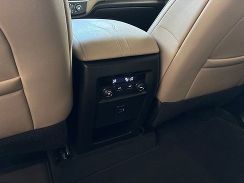 Used 2023 Chevrolet Traverse LT AWD/4WD image 57