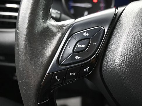 Used 2020 Toyota C-HR XLE FWD image 23