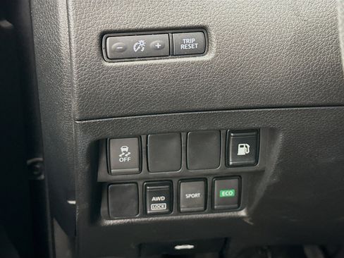 Used 2018 Nissan Rogue S AWD/4WD image 17