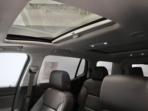 Used 2023 GMC Acadia SLT w/ Preferred Package image 36