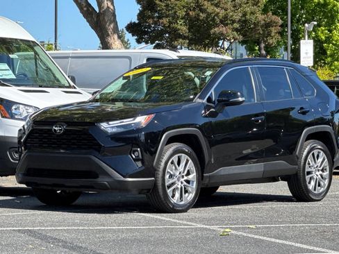 Used 2022 Toyota RAV4 XLE Premium FWD image 8