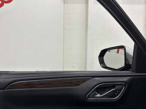 Used 2023 Chevrolet Suburban Premier image 34