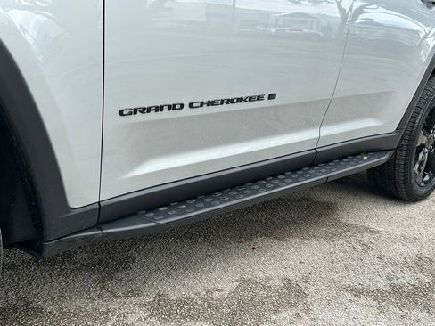 Certified 2024 Jeep Grand Cherokee Limited w/ Black Appearance Package image 30