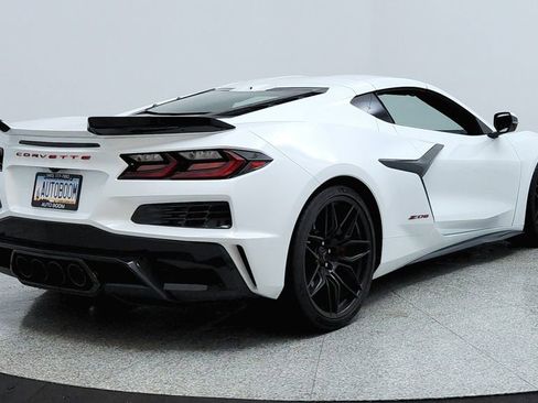 Used 2023 Chevrolet Corvette Z06 RWD image 5
