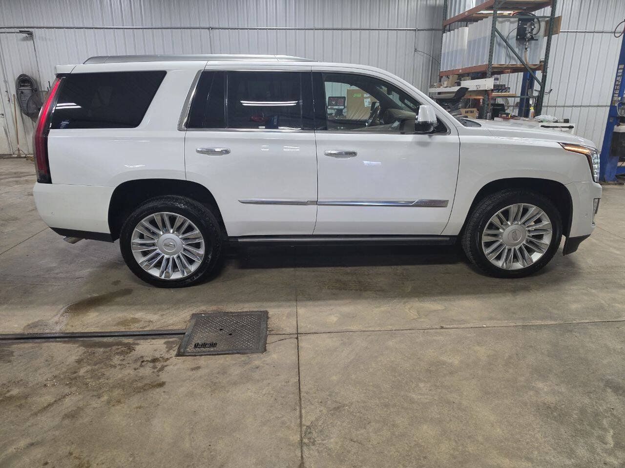Used 2017 Cadillac Escalade Platinum AWD/4WD image 9