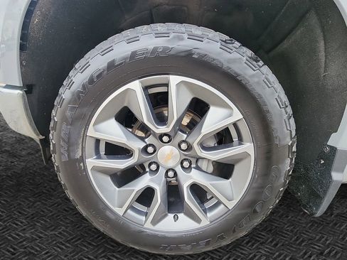 Used 2024 Chevrolet Silverado 1500 LT AWD/4WD image 11