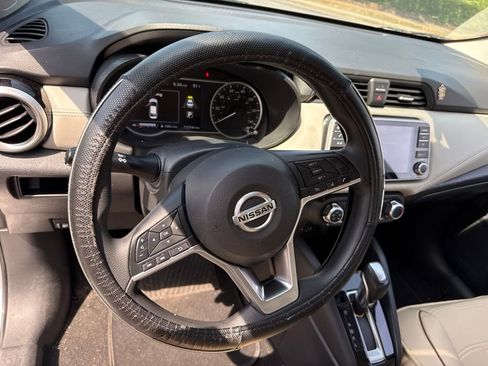 Used 2020 Nissan Versa SV FWD image 9