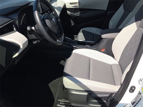 Used 2025 Toyota Corolla XLE image 16
