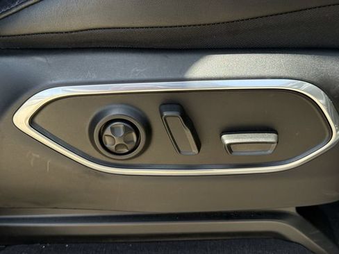 Used 2024 Jeep Wagoneer L Series II RWD image 29