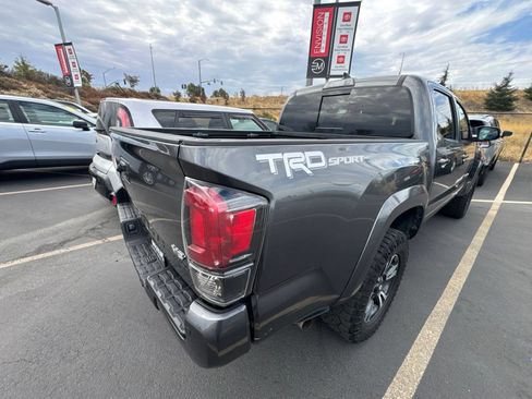 Used 2019 Toyota Tacoma TRD Sport w/ Technology Package RWD image 7