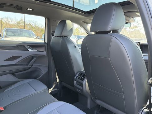 New 2026 Volkswagen Tiguan SE R-Line image 18