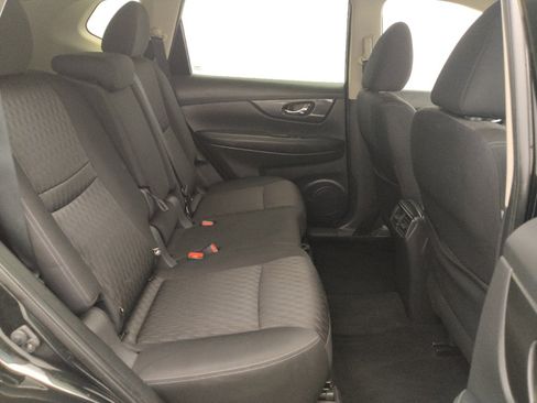 Used 2020 Nissan Rogue SV FWD image 19