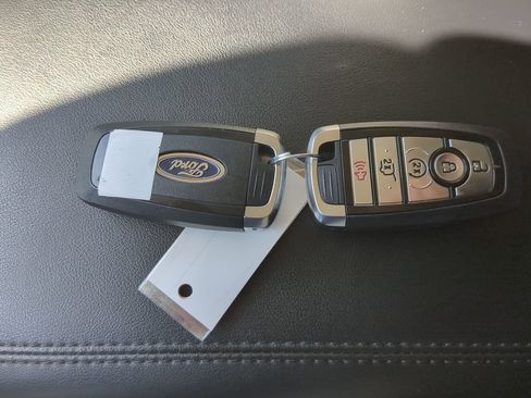 Certified 2024 Ford Edge SEL w/ Convenience Package image 27