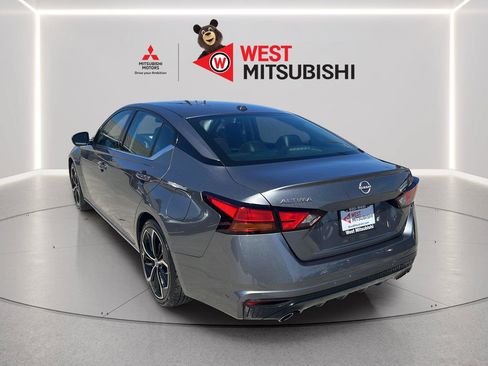 Used 2024 Nissan Altima 2.5 SR FWD image 3