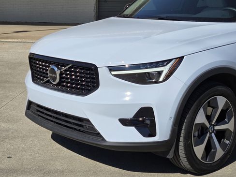 Used 2026 Volvo XC40 B5 Plus w/ Protection Package Premier image 12