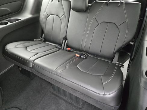 New 2026 Chrysler Pacifica Select image 29