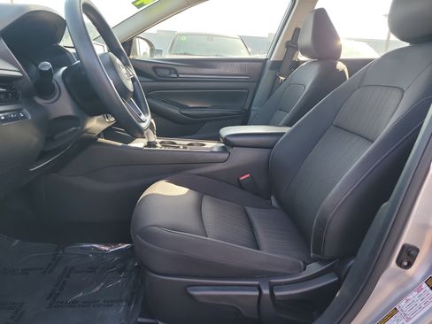 Used 2024 Nissan Altima 2.5 S FWD image 16