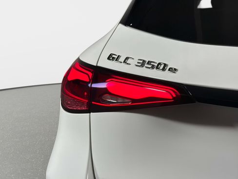 Used 2025 Mercedes-Benz GLC 350e 4MATIC image 9