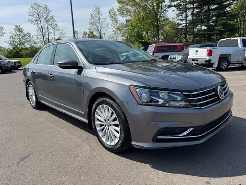 Used 2016 Volkswagen Passat 1.8T SE FWD image 7