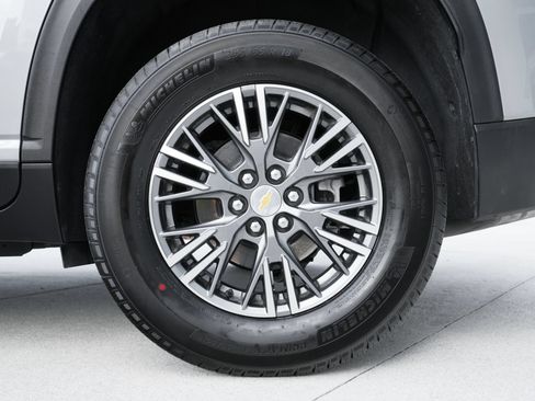 Used 2024 Chevrolet Traverse LT FWD image 30