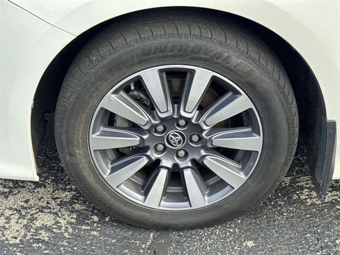 Used 2020 Toyota Sienna XLE image 10