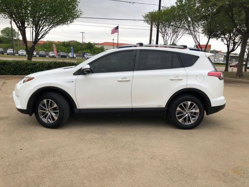 Used 2017 Toyota RAV4 XLE AWD/4WD image 10