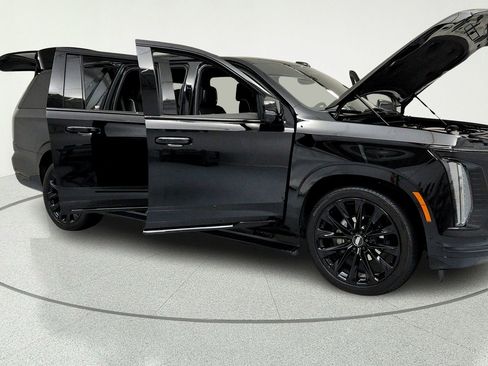 Certified 2026 Cadillac Escalade ESV Platinum Sport AWD/4WD image 14