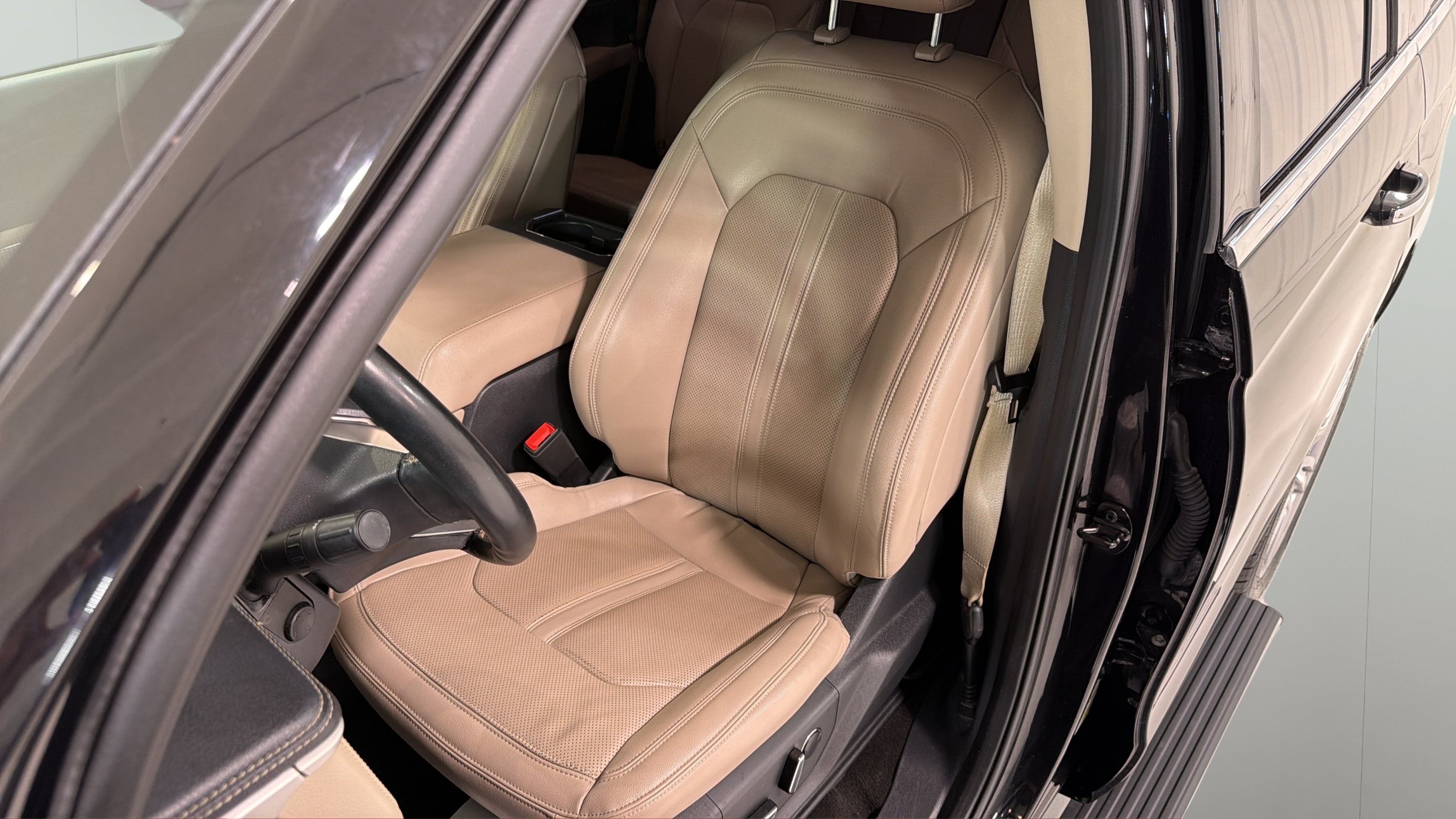 Used 2023 Ford Expedition Limited RWD image 9