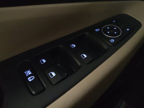 Used 2019 Hyundai Santa Fe SE image 27