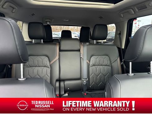 New 2026 Nissan Pathfinder Platinum image 28