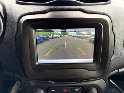 Used 2020 Jeep Renegade Latitude w/ Cold Weather Group AWD/4WD image 23