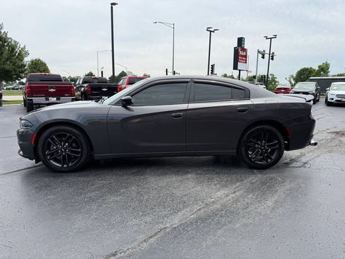 Used 2019 Dodge Charger SXT w/ Blacktop Package AWD/4WD image 4