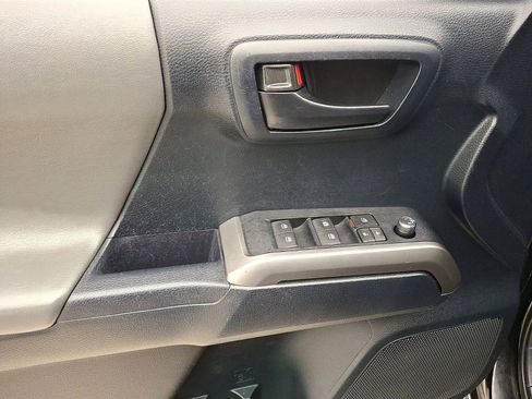 Used 2016 Toyota Tacoma SR5 image 10