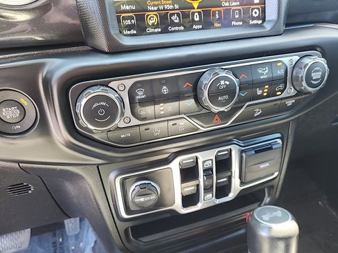 Used 2021 Jeep Wrangler Unlimited Sahara AWD/4WD image 16