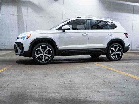 New 2026 Volkswagen Taos SEL image 3