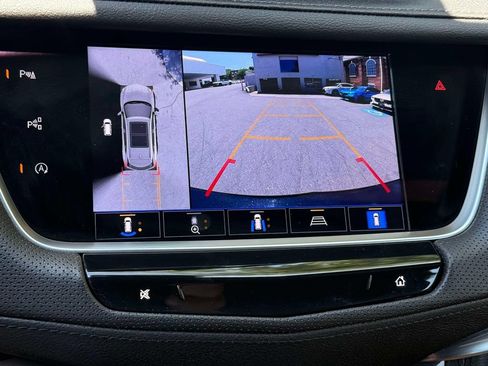 Used 2023 Cadillac XT5 Premium Luxury w/ Technology Package AWD/4WD image 7