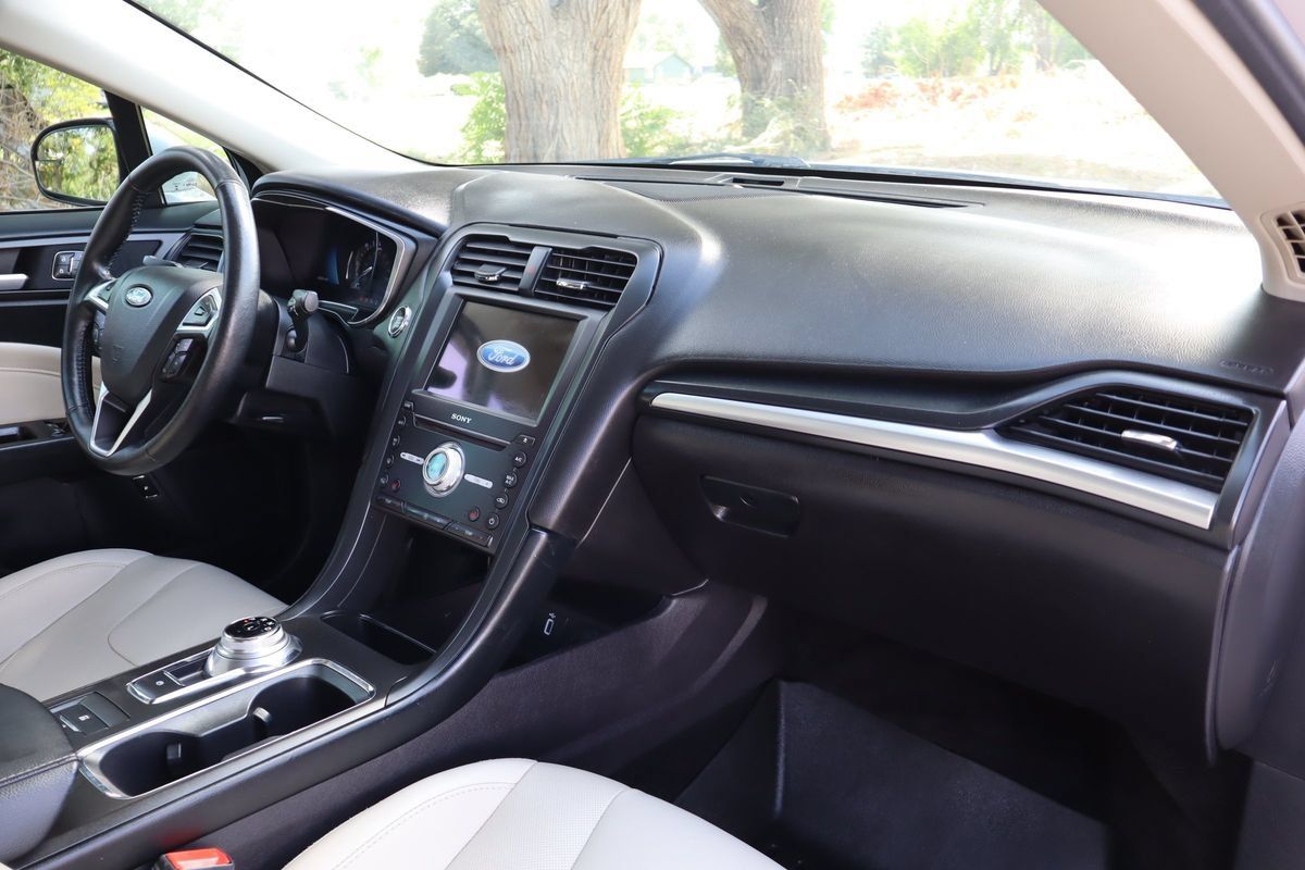 Used 2017 Ford Fusion Titanium FWD image 17