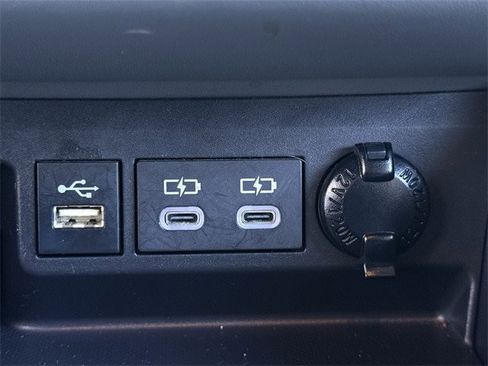 Used 2023 Toyota Highlander XLE image 24