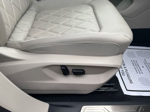 Certified 2024 Volkswagen Atlas SEL Premium R-Line image 46