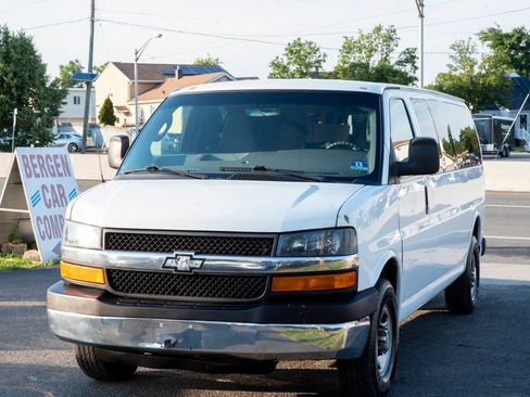 Used 2016 Chevrolet Express 3500 LT w/ LT Preferred Equipment Group RWD image 3