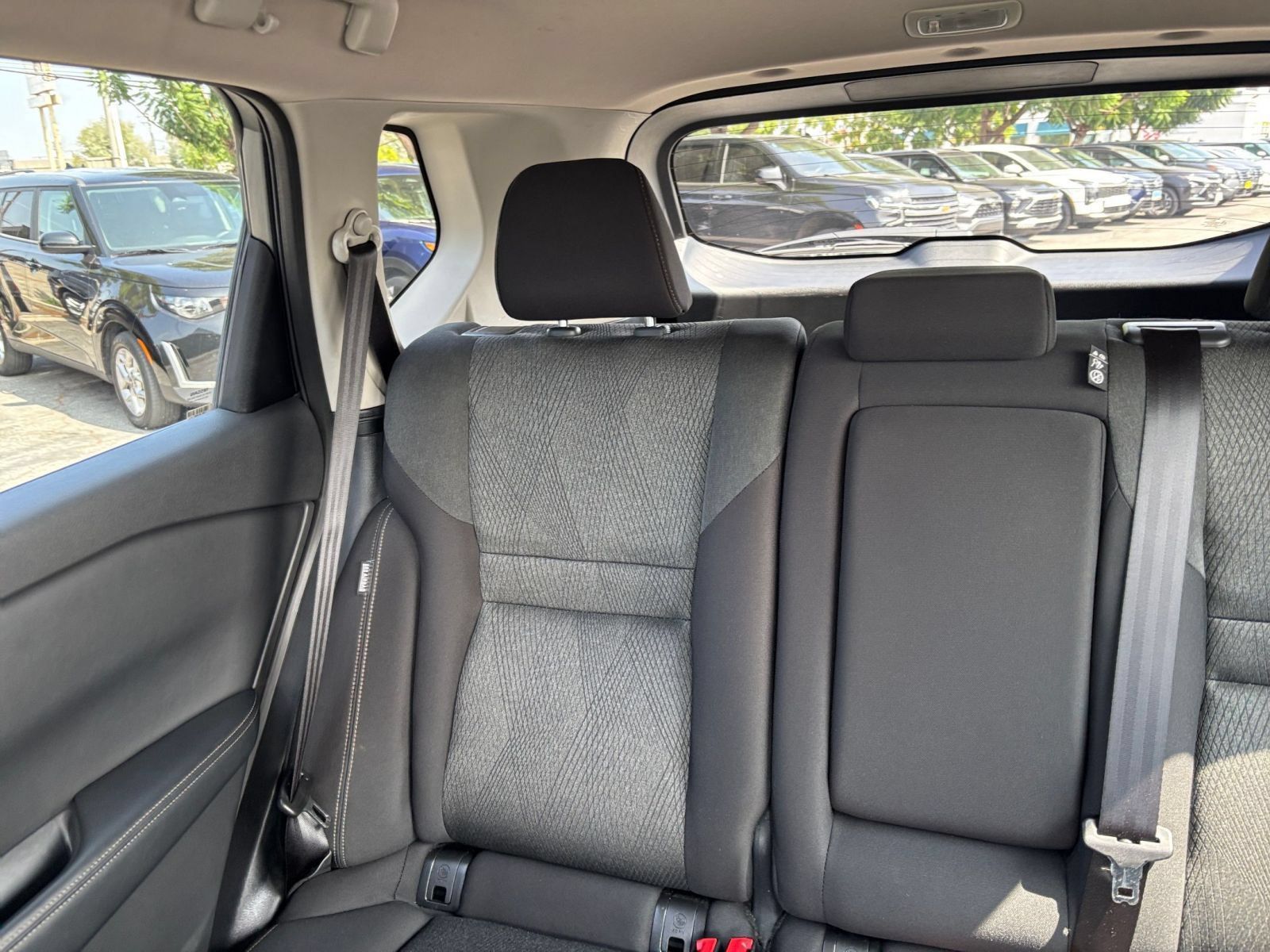 Used 2025 Nissan Rogue SV FWD image 40