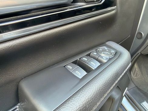 Used 2025 GMC Yukon XL Denali AWD/4WD image 14