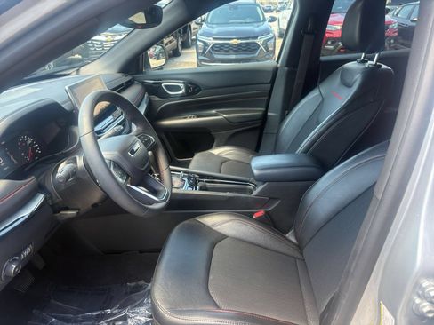 Used 2025 Jeep Compass Trailhawk AWD/4WD image 22